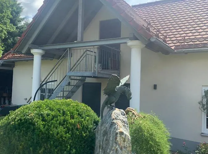 Bezaubernde Mit Rosengarten