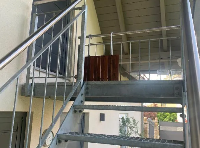 Bezaubernde Mit Rosengarten