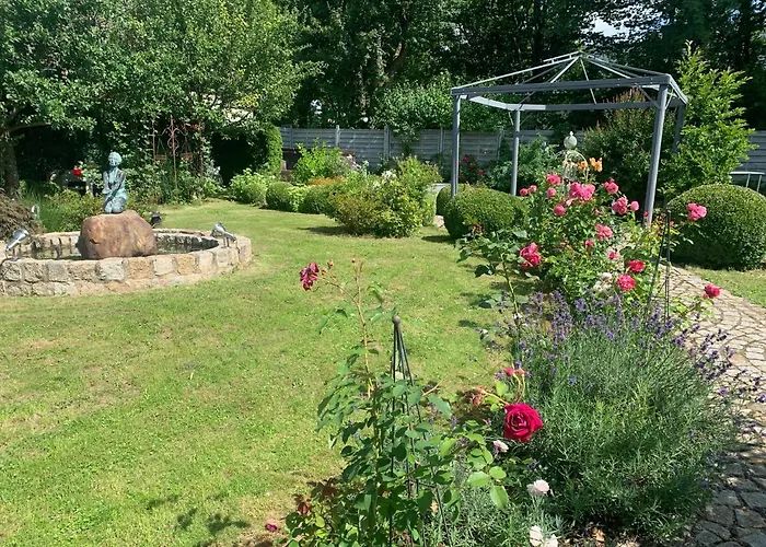 Bezaubernde Mit Rosengarten * Waldershof