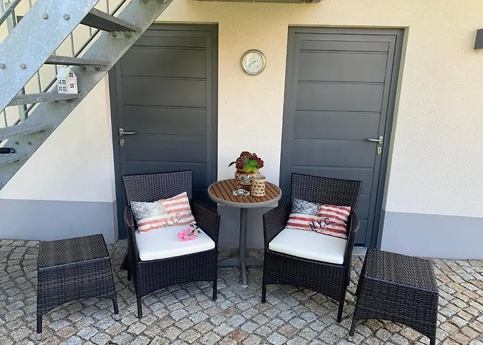 Bezaubernde Mit Rosengarten 아파트 Waldershof