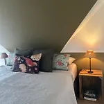 Apartment Bezaubernde Mit Rosengarten