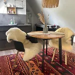 Apartment Bezaubernde Mit Rosengarten Waldershof