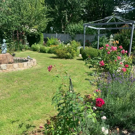 Bezaubernde Mit Rosengarten * Waldershof