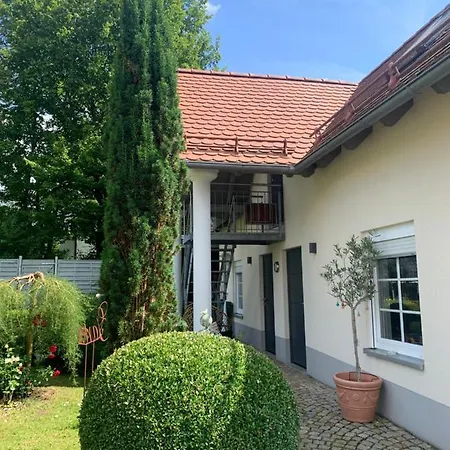 Bezaubernde Mit Rosengarten Apartmán